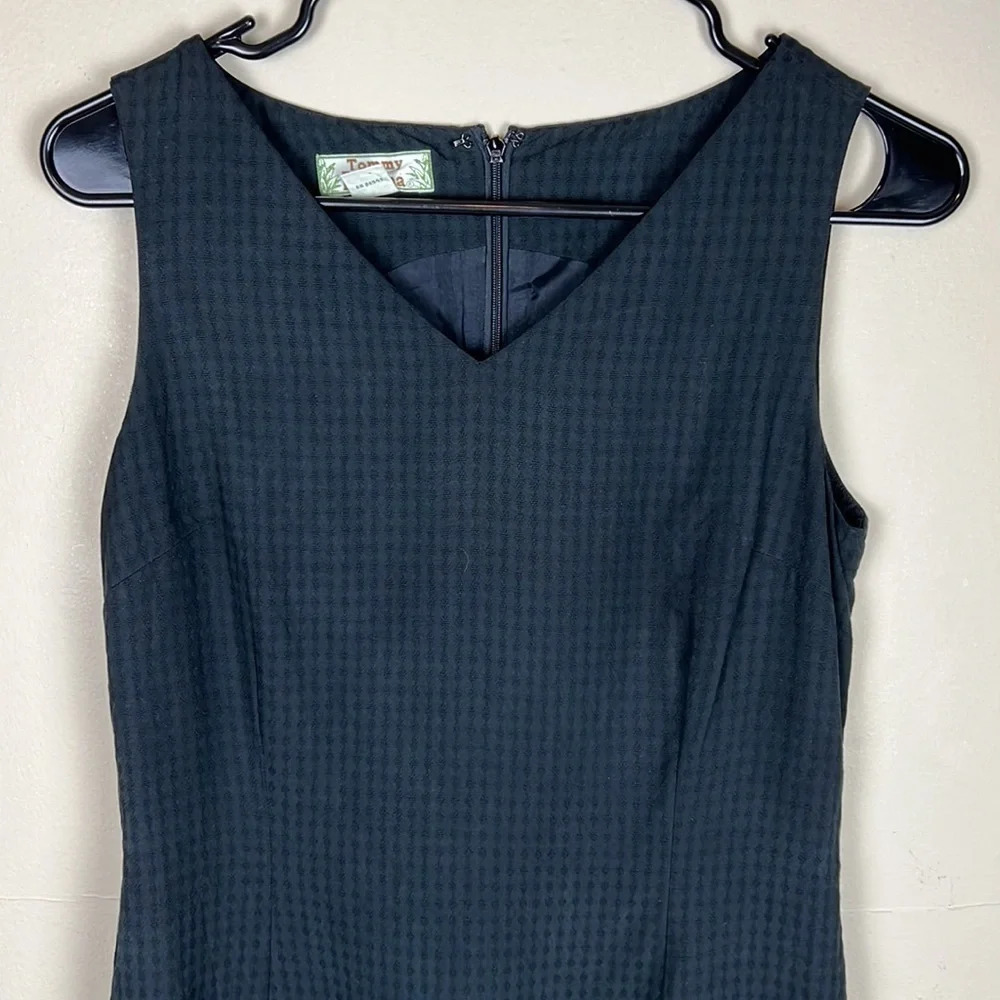 Tommy Bahama 100% Silk Fully Lined Black V-Neckline Dress Size 4 - Picture 2 of 9